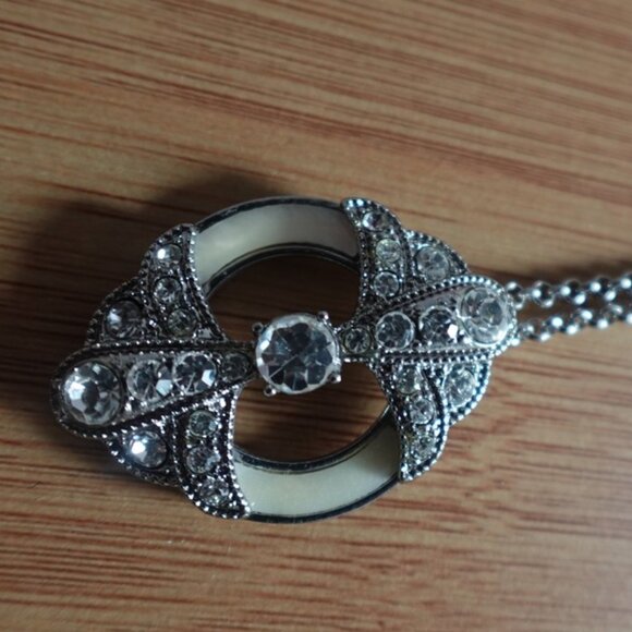 Lia Sophia Long Mother of Pearl Enamel Crystal Rhinestones Necklace & Pendant - Picture 4 of 8